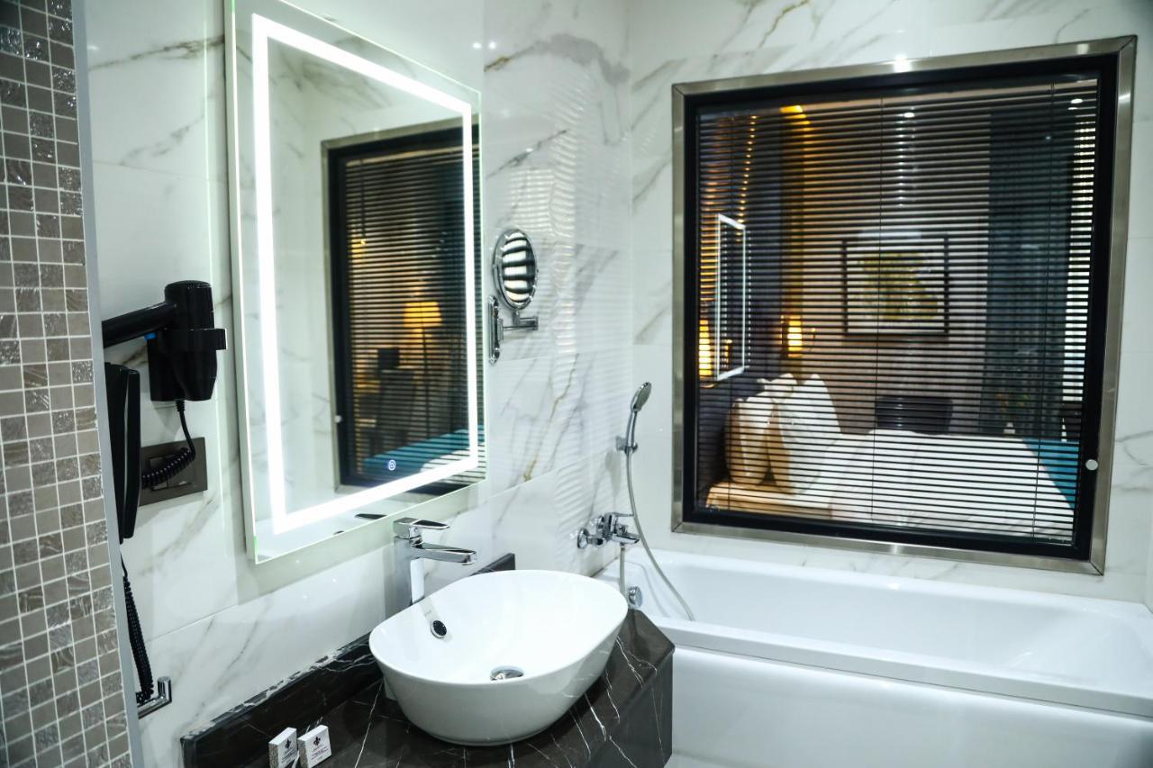 Iris Hotel Baku - Halal Hotel Exteriör bild